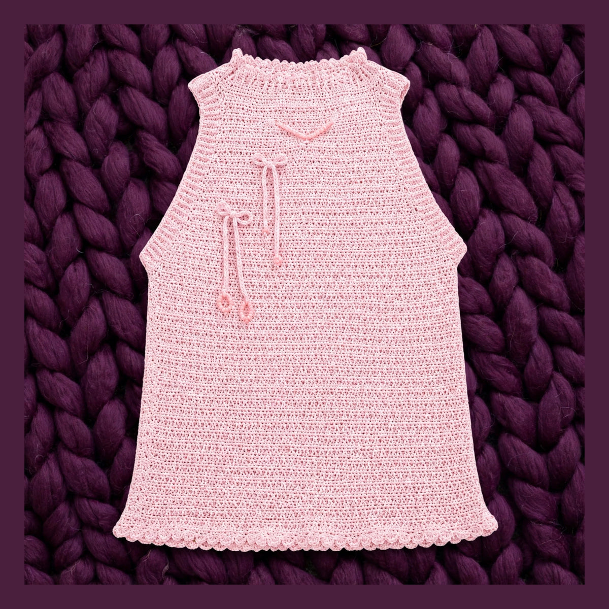 Top artesanal crochet sin mangas rosa vista frontal completa
