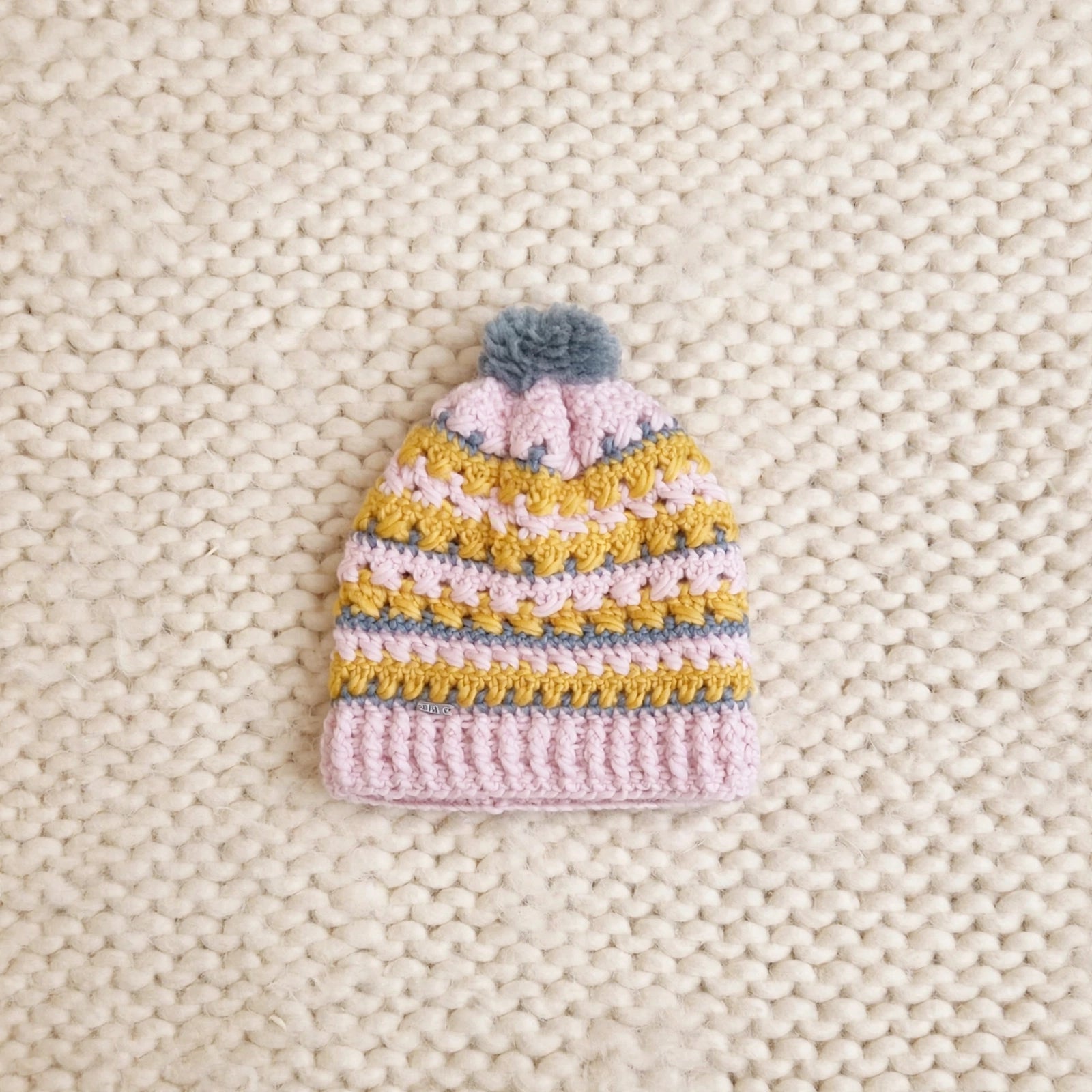 Gorro crochet pastel rosa amarillo y gris con pompón - LIA.G