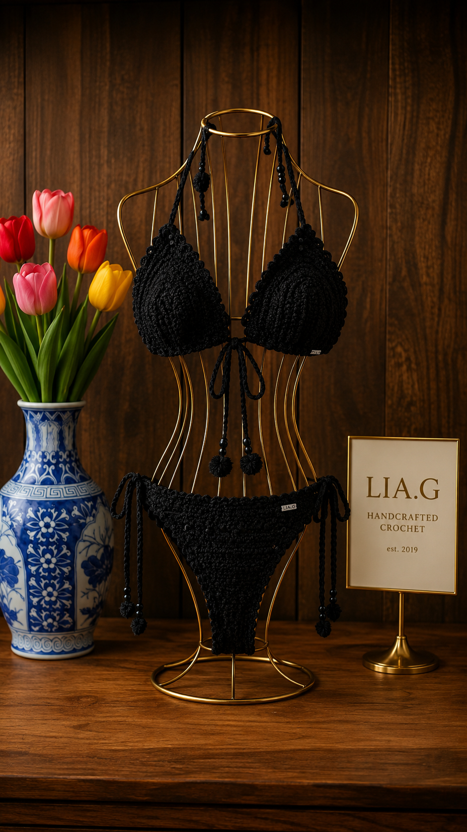 Bikini crochet negro encaje LIA.G con pompones y cuentas negras