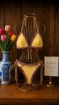 Bikini crochet amarillo y malva LIA.G con cuentas doradas y rosas
