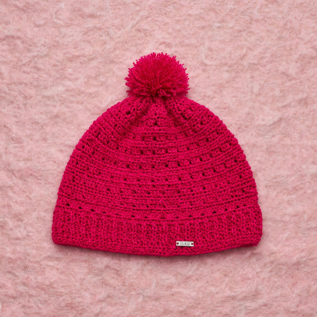 Gorro artesanal crochet Fuchsia Pom fucsia con pompón tejido y puño acanalado