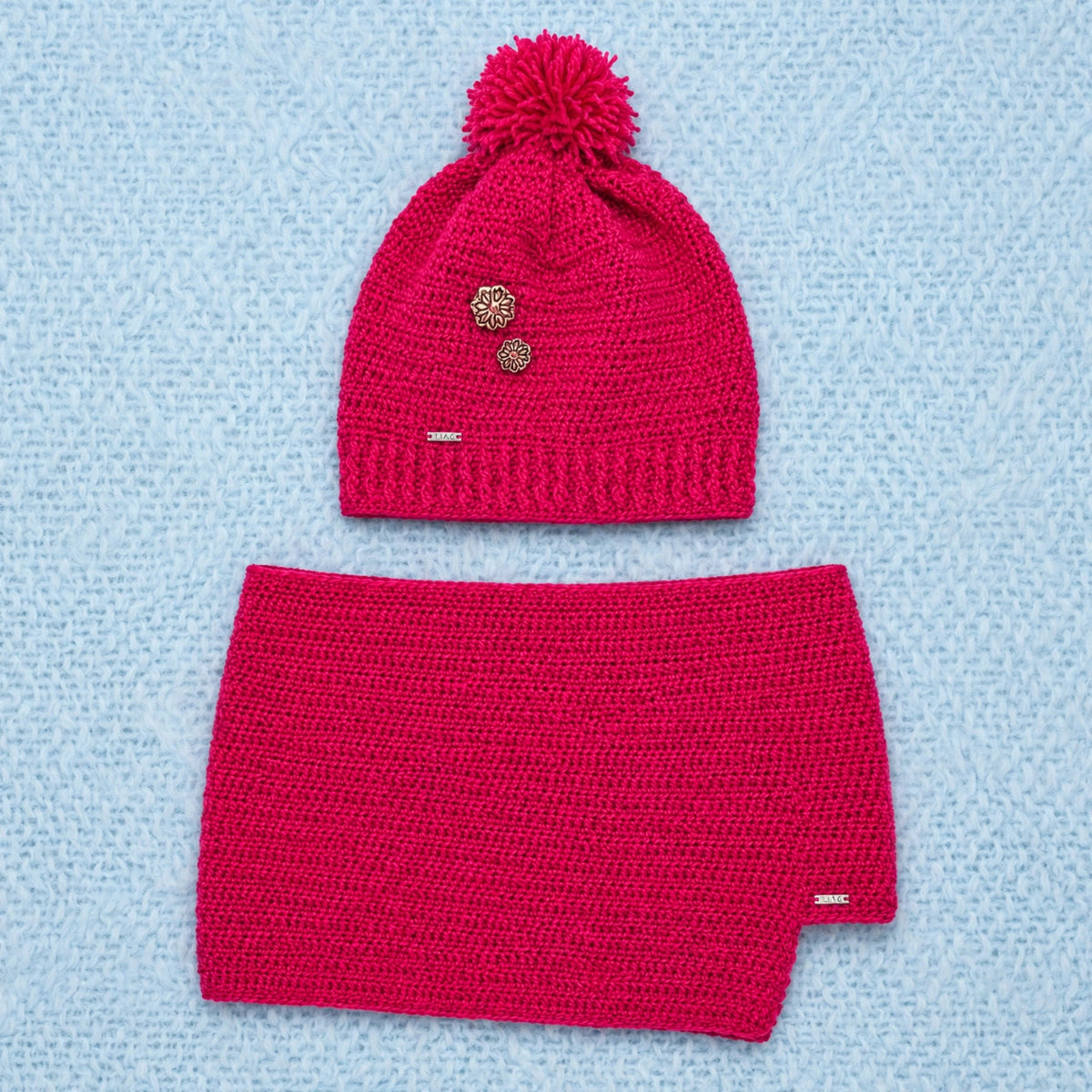 Conjunto completo Cherry Wrap — gorro con pompón y bufanda larga crochet fucsia — LIA.G