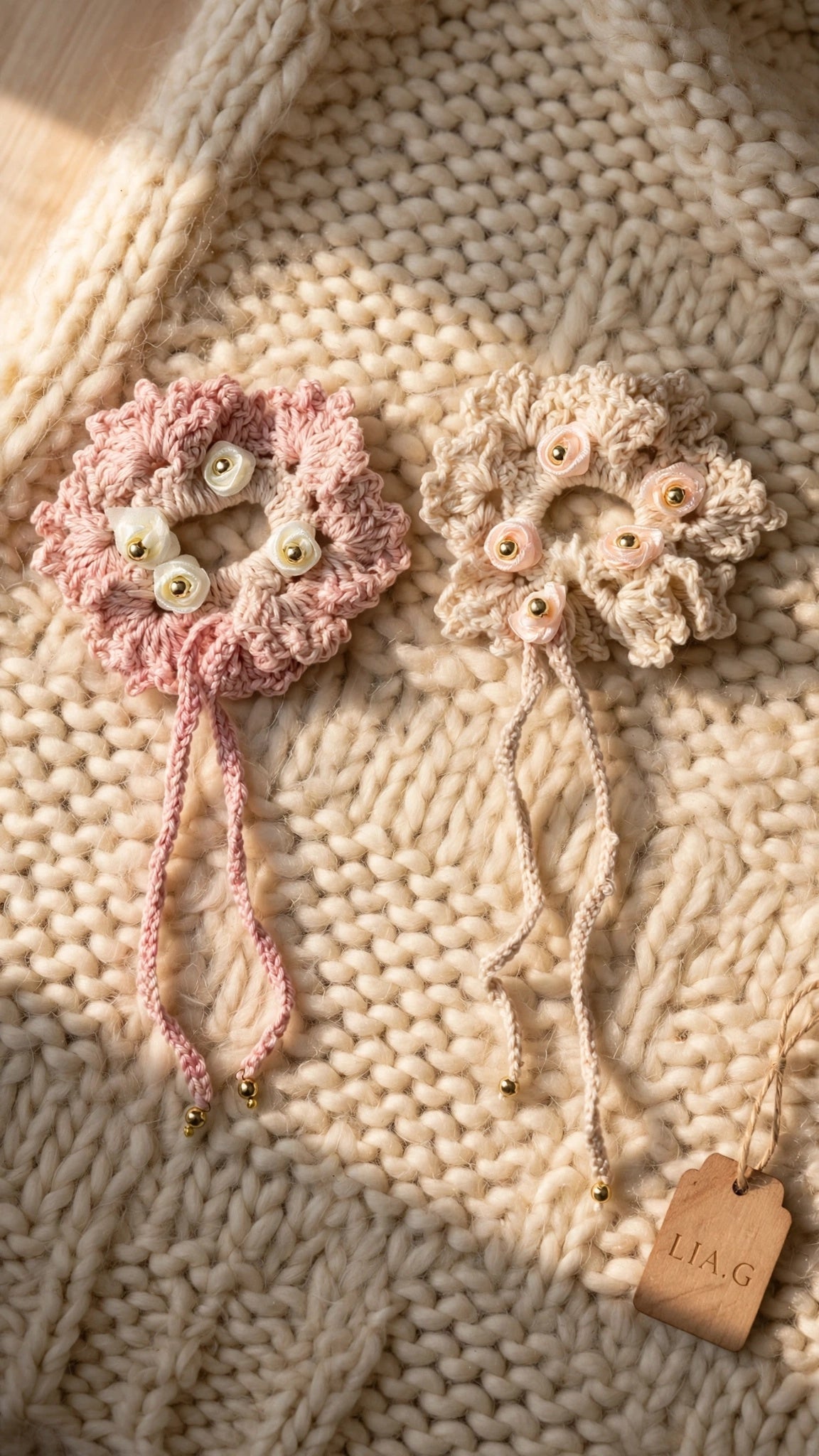 Pack coleteros crochet floral rosa y beige con cordón colgante - LIA.G