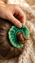 Coletero crochet bicolor verde menta y esmeralda en mono - LIA.G