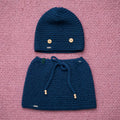 Conjunto artesanal crochet Navy Wood gorro y bufanda azul marino vista completa