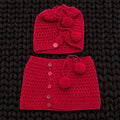 Conjunto completo Scarlet Wrap — gorro y bufanda crochet rojo cereza con botones y pompones — LIA.G
