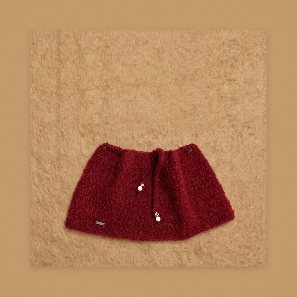 Bufanda snood artesanal Ruby Boucle burdeos con ojales metálicos y cuentas
