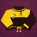 Suéter artesanal crochet Abejita bicolor amarillo y marrón vista completa