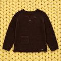 Vista completa suéter crochet raglán marrón chocolate con cordón de cuentas en el escote — LIA.G
