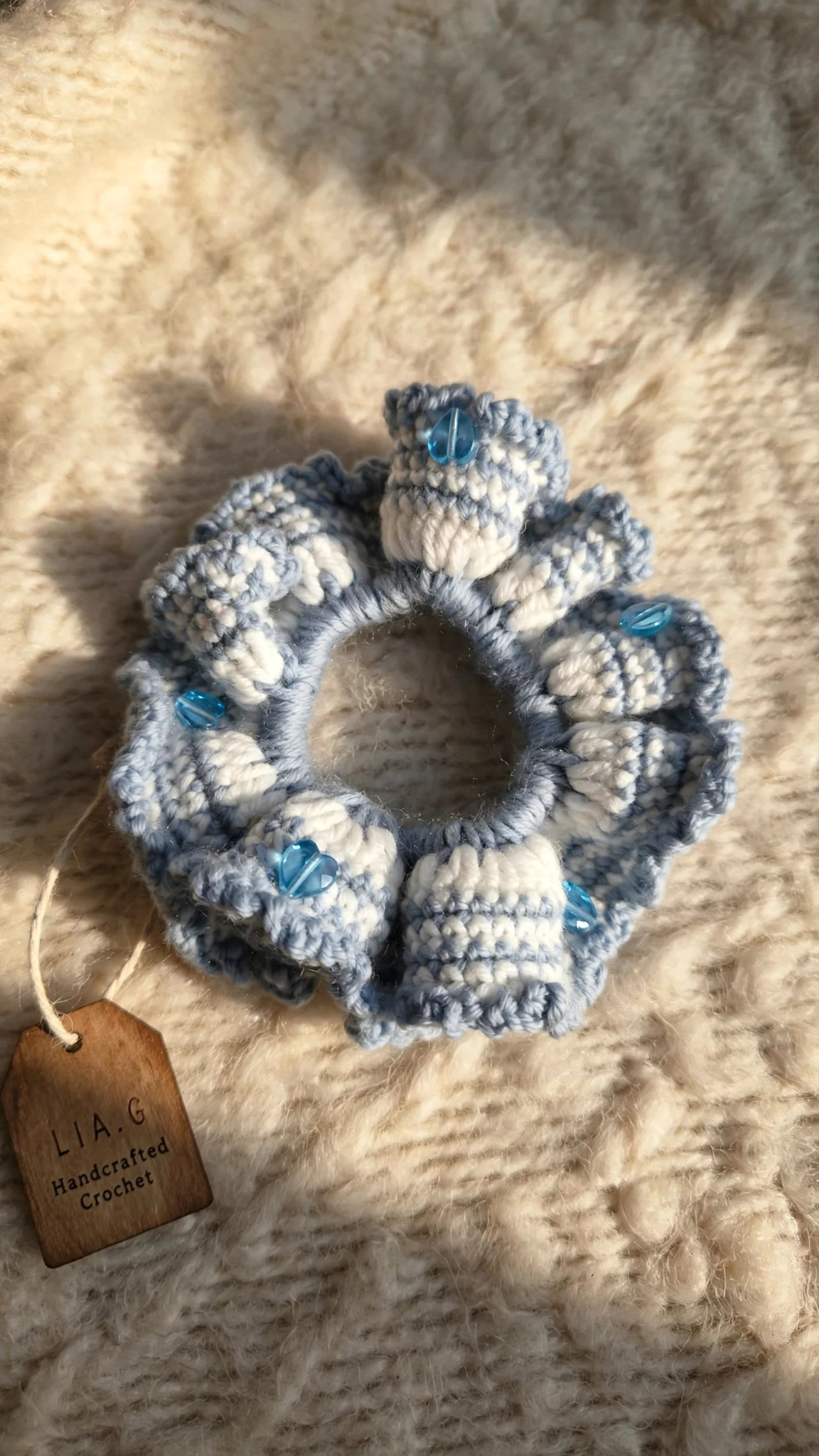 Coletero crochet azul y blanco con cuentas de cristal - LIA.G